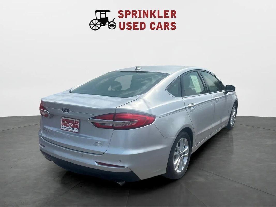 Used 2019 Ford Fusion SE FWD image 4