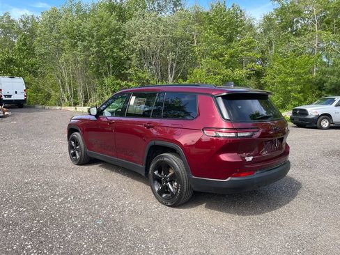 Used 2022 Jeep Grand Cherokee L Laredo AWD/4WD image 8