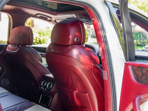 Used 2019 Bentley Bentayga image 43