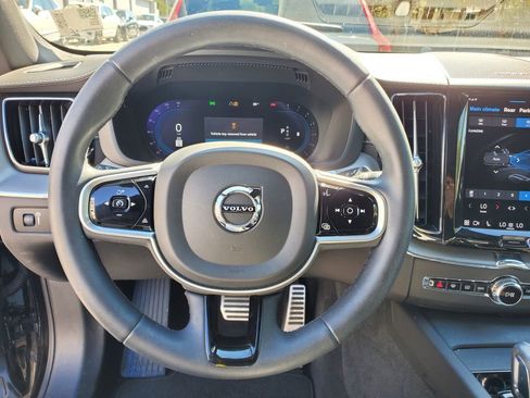 Certified 2022 Volvo XC60 B5 R-Design w/ Advanced Package image 17