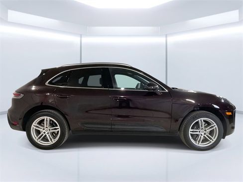 Certified 2025 Porsche Macan image 5