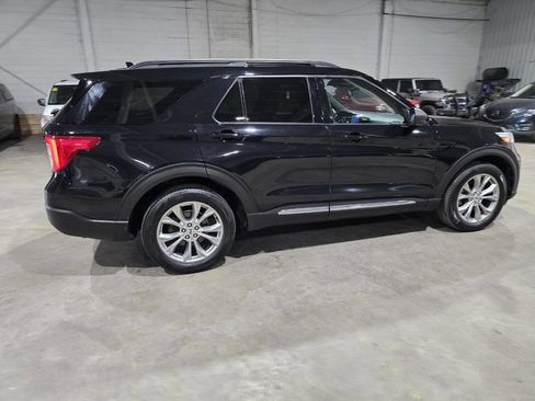 Used 2020 Ford Explorer XLT w/ Equipment Group 202A AWD/4WD image 12