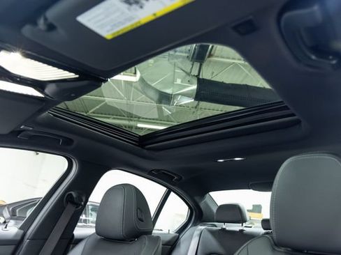 Used 2019 BMW 330i xDrive Sedan w/ Premium Package AWD/4WD image 13