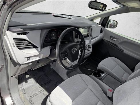 Used 2015 Toyota Sienna LE FWD image 11