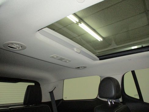 Certified 2023 GMC Acadia Denali w/ Denali Ultimate Package image 17