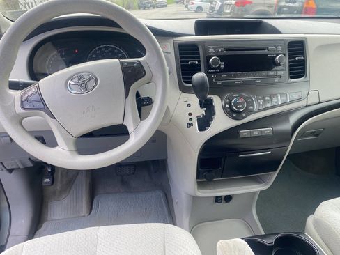 Used 2013 Toyota Sienna LE w/ Towing Pkg image 7