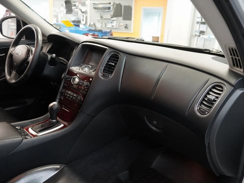 Used 2015 INFINITI QX50 AWD image 25