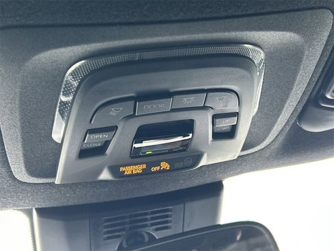 Used 2025 Toyota Corolla SE image 19