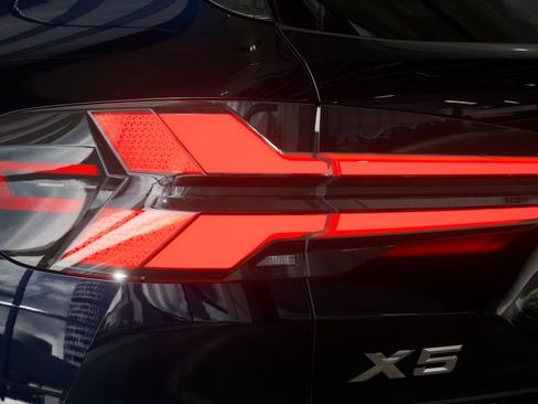 Used 2026 BMW X5 xDrive40i w/ M Sport Package image 33