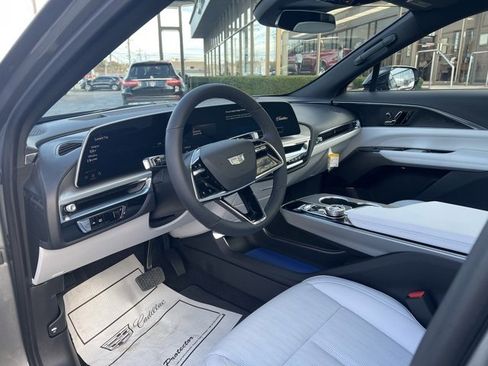 New 2024 Cadillac Lyriq Luxury image 15