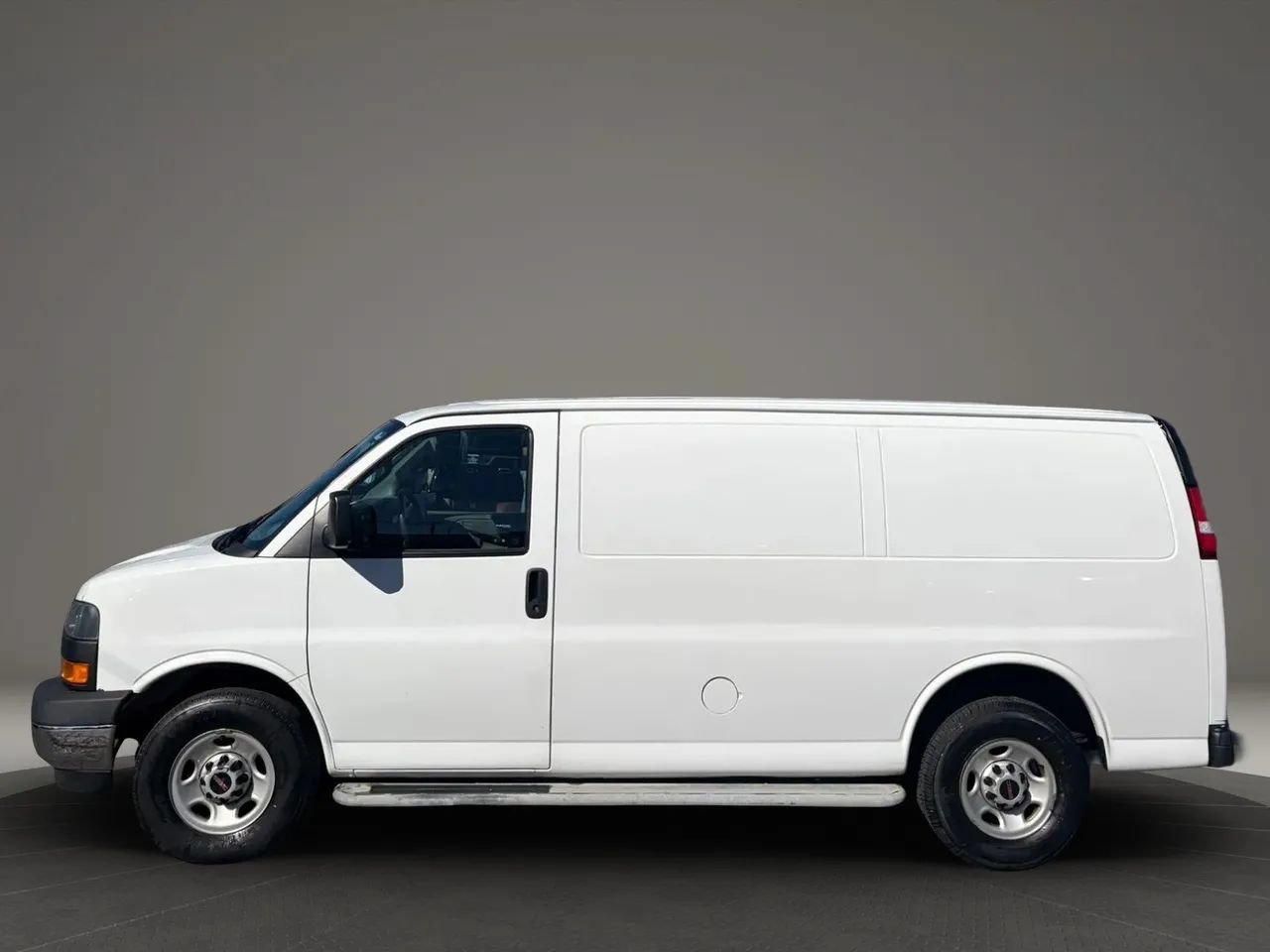 Used 2019 GMC Savana 2500 w/ Driver Convenience Package RWD image 2