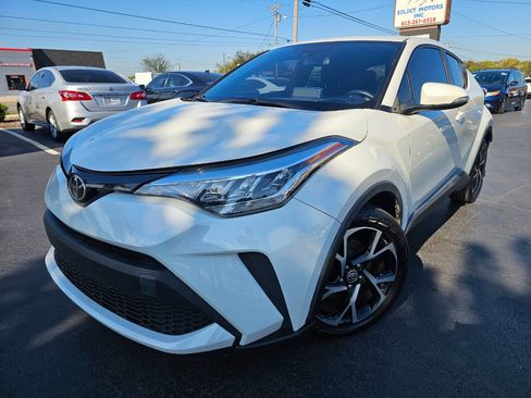 Used 2020 Toyota C-HR XLE image 2