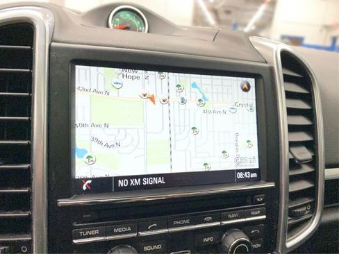 Used 2014 Porsche Cayenne Platinum Edition image 30