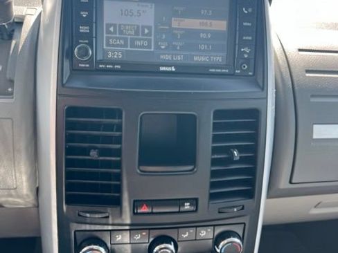 Used 2008 Dodge Grand Caravan SXT w/ Entertainment Group 2 FWD image 43