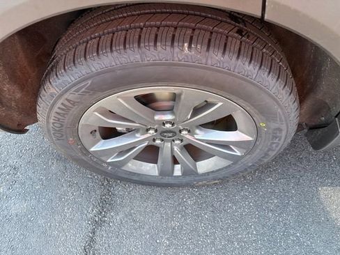 Certified 2022 Ford Explorer XLT w/ Equipment Group 202A image 13