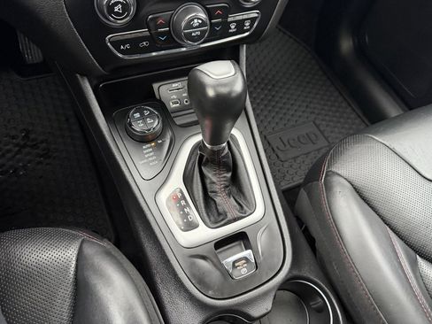 Used 2017 Jeep Cherokee Trailhawk image 26