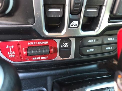 Used 2024 Jeep Wrangler Unlimited AWD/4WD image 6