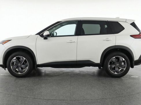 Used 2025 Nissan Rogue SV image 5