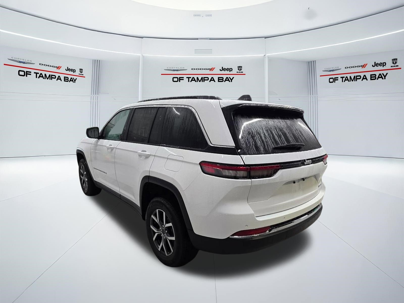 New 2027 Jeep Grand Cherokee Laredo X RWD image 4