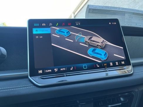 New 2026 Volkswagen Tiguan SE R-Line image 18