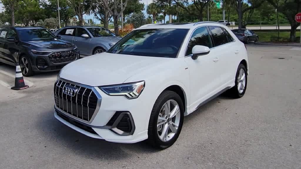 Certified 2024 Audi Q3 2.0T Premium AWD/4WD image 3