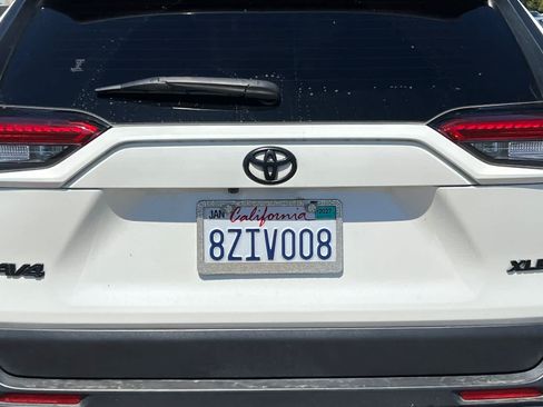 Used 2021 Toyota RAV4 XLE Premium FWD image 19