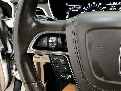 Used 2019 Lincoln Continental Select w/ Continental Climate Package image 11