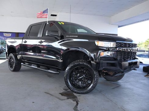 Used 2019 Chevrolet Silverado 1500 Custom w/ Custom Convenience Package AWD/4WD image 3