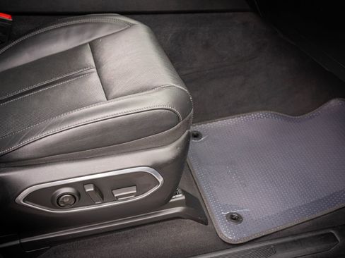 Used 2023 Jeep Wagoneer Series III w/ Preferred Equipment Group image 34