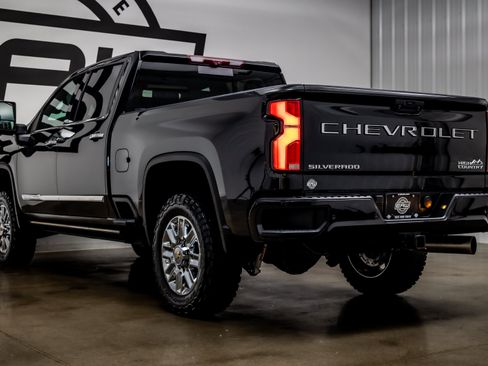 Used 2024 Chevrolet Silverado 2500 High Country w/ High Country Premium Package AWD/4WD image 35