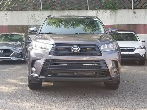 Used 2019 Toyota Highlander SE AWD/4WD image 2