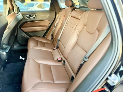 Used 2018 Volvo XC60 T5 Momentum w/ Convenience Package AWD/4WD image 21