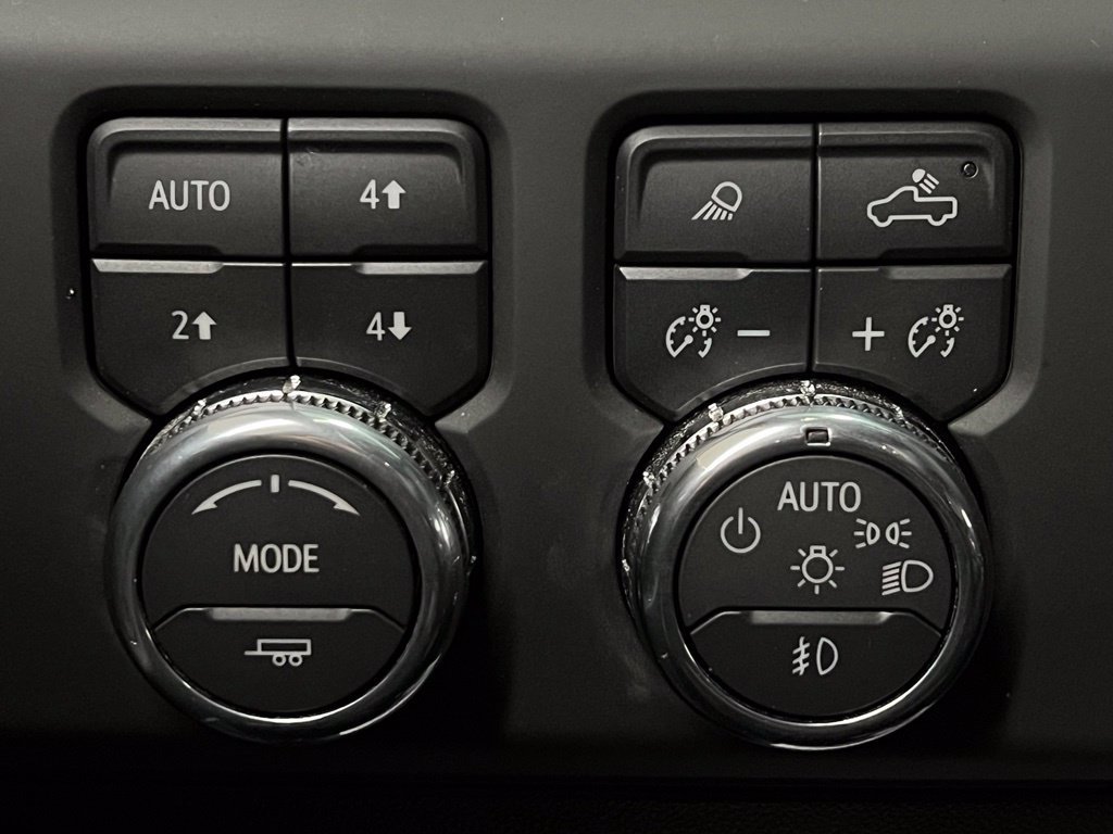 Used 2025 GMC Sierra 2500 AT4X AWD/4WD image 16