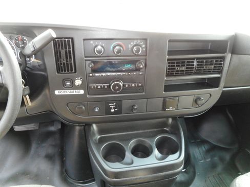 Used 2016 Chevrolet Express 2500 RWD image 17