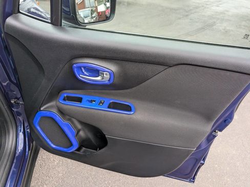 Used 2018 Jeep Renegade Latitude w/ UConnect 8.4 Nav Group image 36