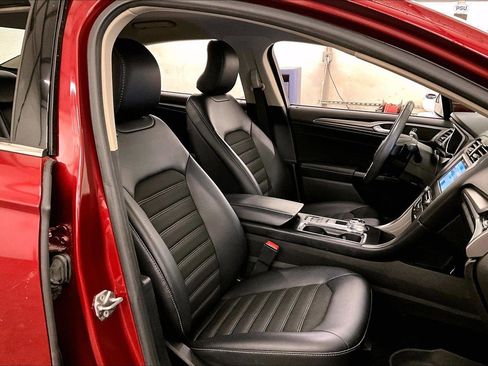 Used 2017 Ford Fusion SE w/ Equipment Group 201A image 7