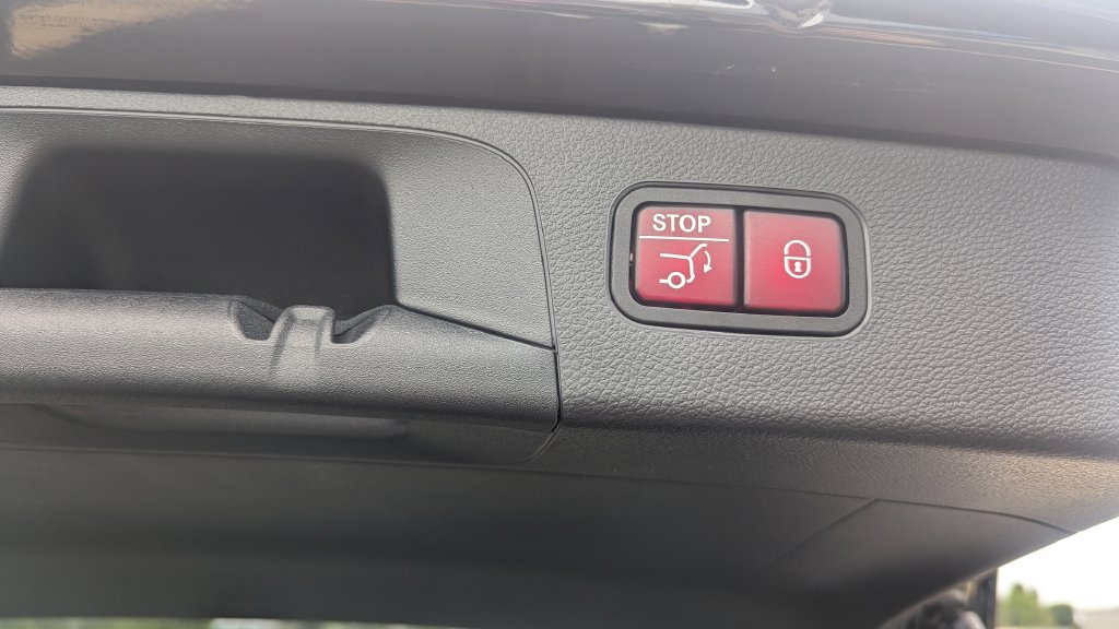 Used 2022 Mercedes-Benz GLC 300 4MATIC image 10
