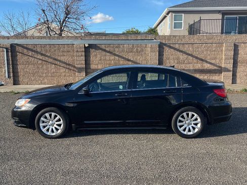 Used 2013 Chrysler 200 Touring image 2