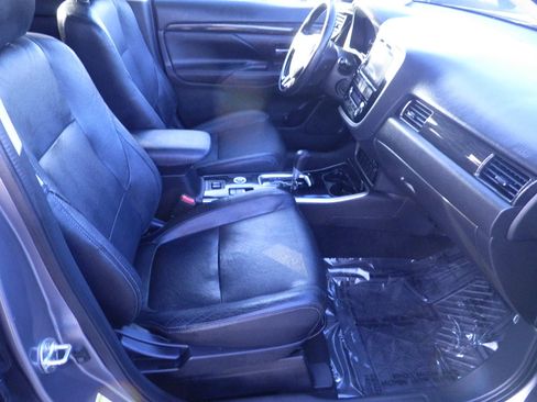 Used 2017 Mitsubishi Outlander SEL image 32
