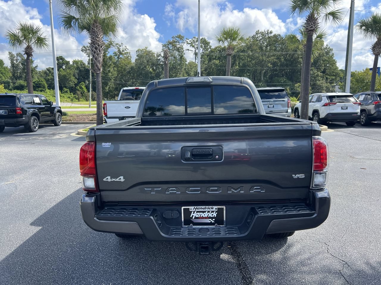 Used 2018 Toyota Tacoma SR w/ SR Convenience Package AWD/4WD image 9