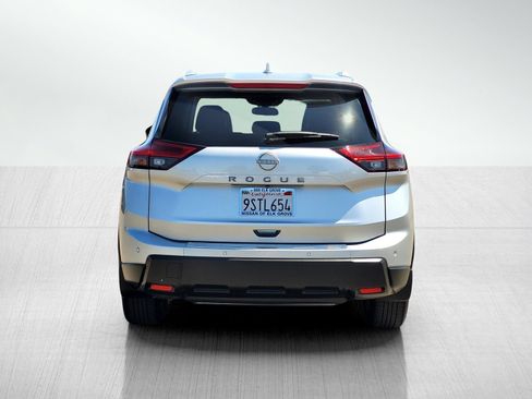 Used 2025 Nissan Rogue SV w/ SV Premium Package FWD image 5