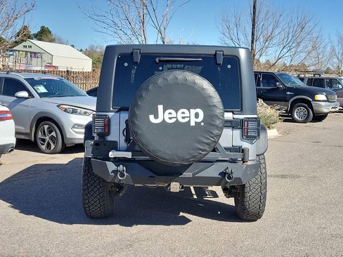 Used 2017 Jeep Wrangler Unlimited Sahara w/ Connectivity Group AWD/4WD image 5