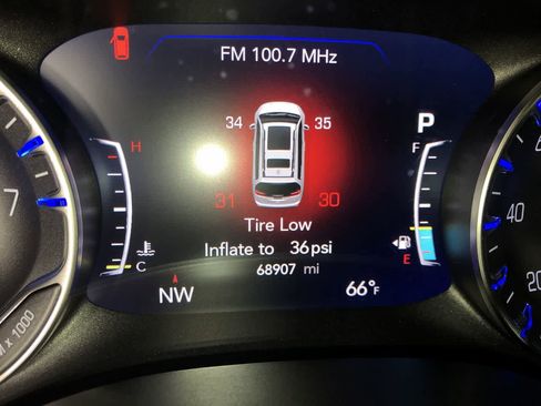Used 2023 Chrysler Pacifica Touring-L FWD image 15