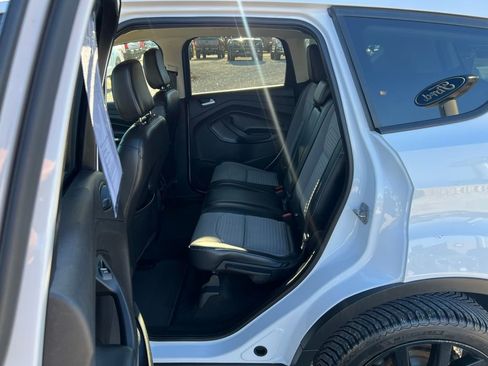 Used 2019 Ford Escape SE image 16