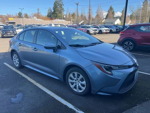 Used 2020 Toyota Corolla LE image 1