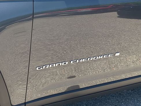 Used 2022 Jeep Grand Cherokee Limited AWD/4WD image 13