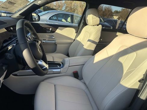 New 2026 Mercedes-Benz GLB 250 image 9