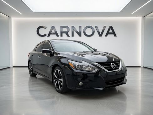 Used 2018 Nissan Altima 2.5 SR w/ SR Midnight Edition FWD image 1
