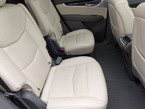 Used 2023 Cadillac XT6 Premium Luxury w/ Technology Package AWD/4WD image 26