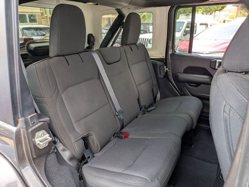 Used 2023 Jeep Wrangler Unlimited Sahara AWD/4WD image 27